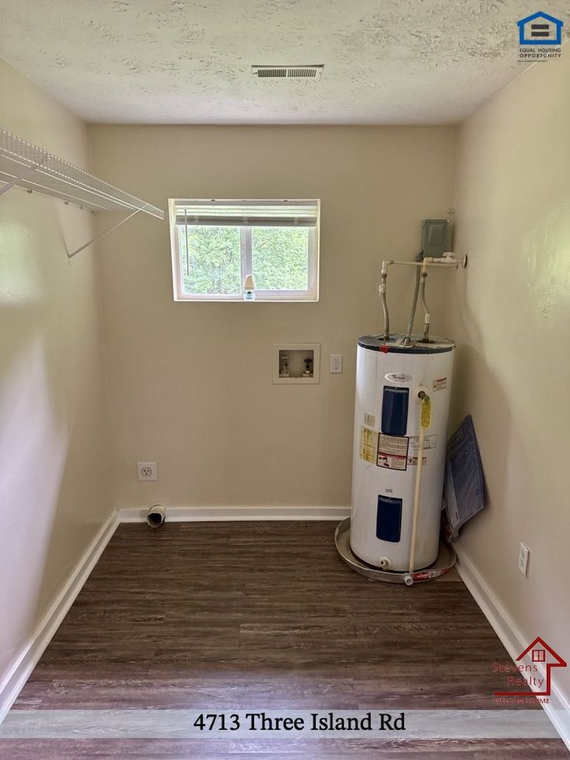 Building Photo - 4713 3 Island Rd