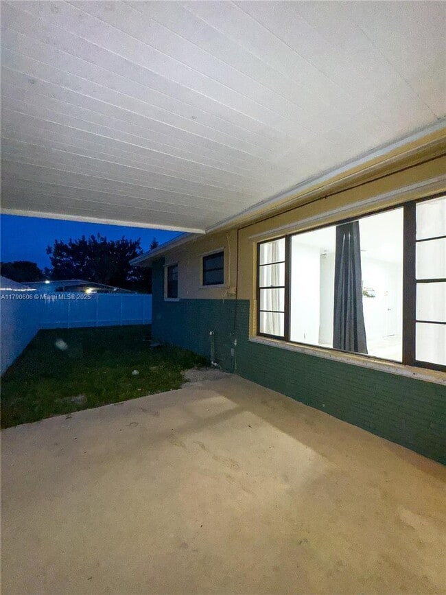 Building Photo - 3151 SW 37th Ave