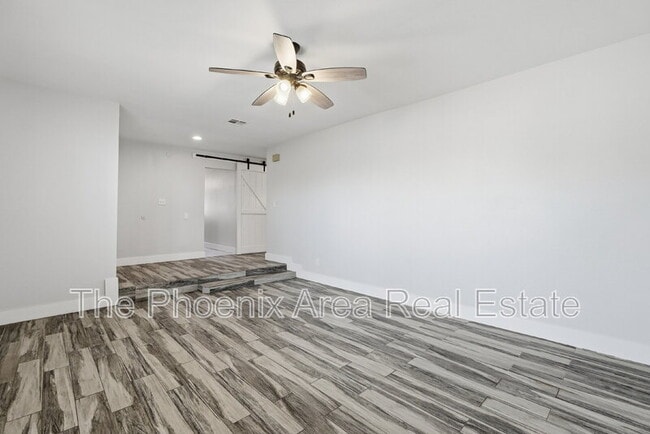 Building Photo - 447 E Carson Dr