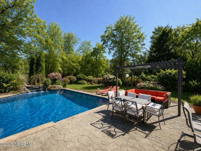 Building Photo - 570 Eltone Rd