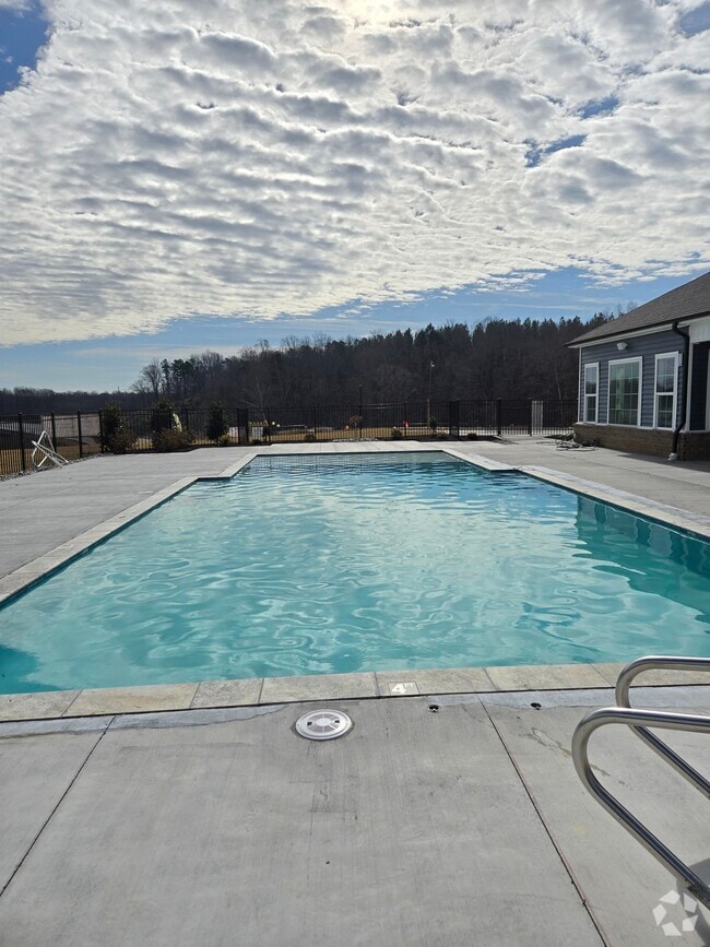 Pool - The View at Franklin