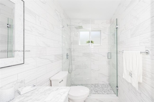 Building Photo - 810 S Rainbow Dr
