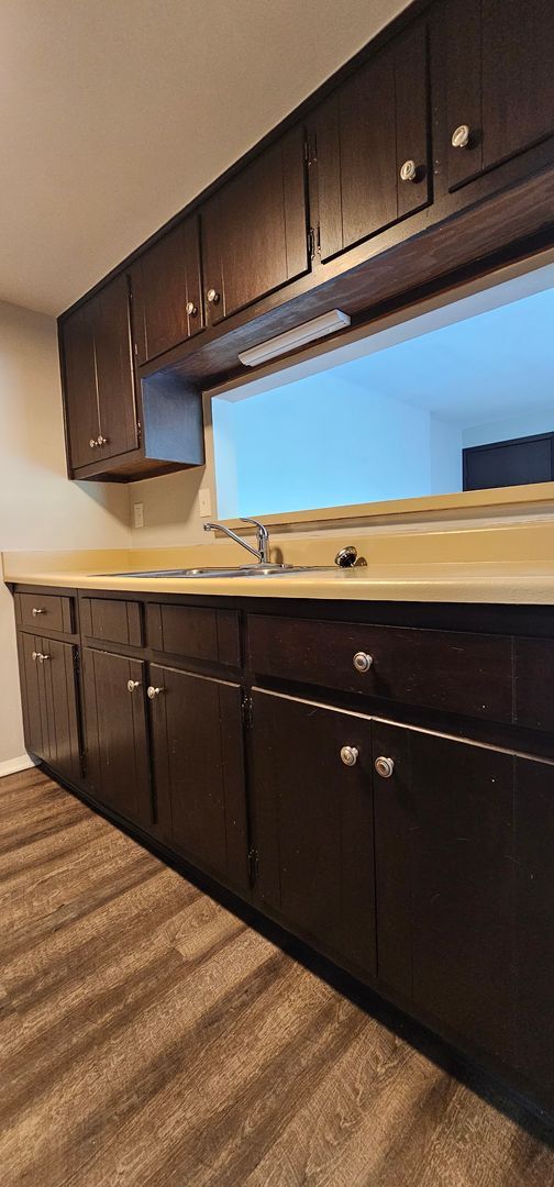 Building Photo - Spacious 1-Bedroom Apartment in Peaceful K...