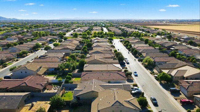 Building Photo - Ironwood Crossing Gem! 3 Bed + Den, Open Layout & Resort Amenities