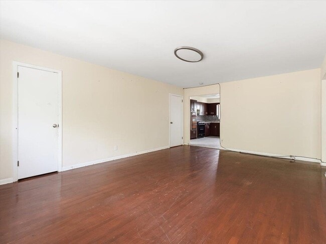 Building Photo - 648 Fairview Ave