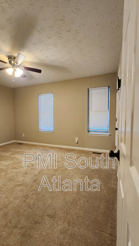 Building Photo - 3504 Lee Ct