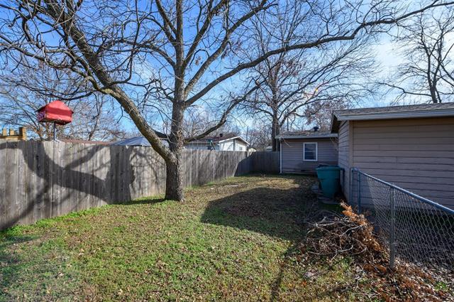 Building Photo - 221 W Burton St