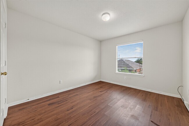 Building Photo - 9127 N Ferndale Pl Dr