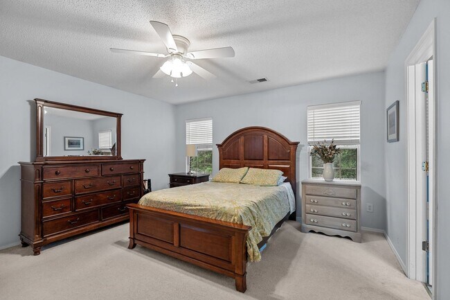 Building Photo - Fantastic 4 Bedroom, 3 Bath home near Brier Creek & RDU, Fenced-in Yard, Bonus Room, Pet Friendly!