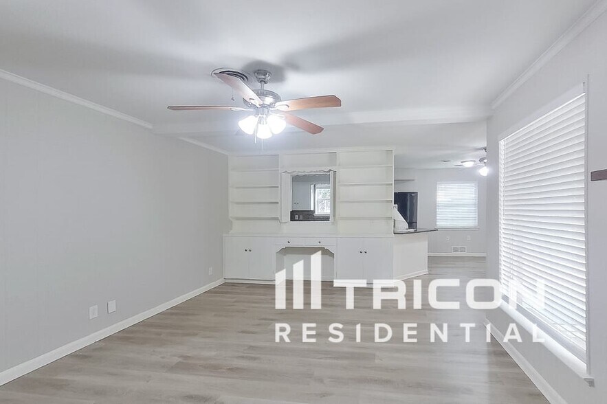 Building Photo - 3240 Springwood Ln