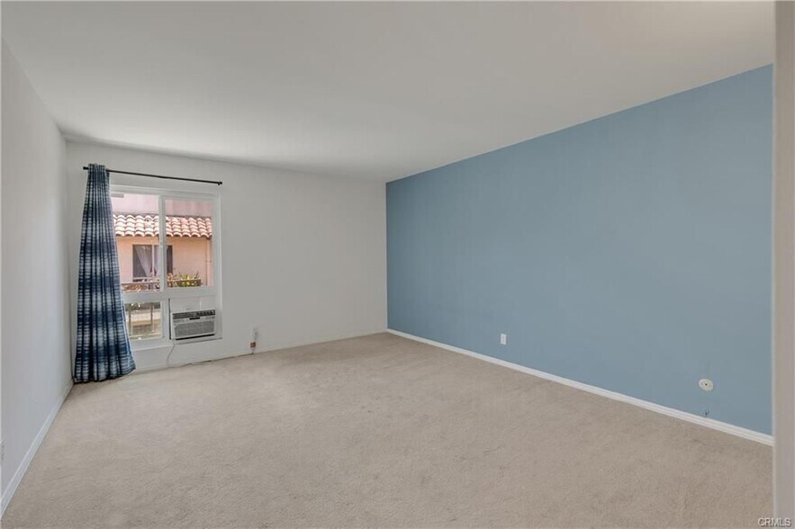 Building Photo - 1127 E Del Mar Blvd