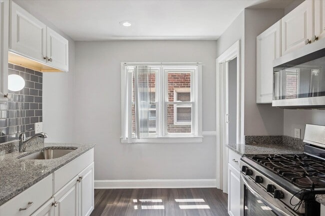 Building Photo - $1325 3 bedroom bungalow