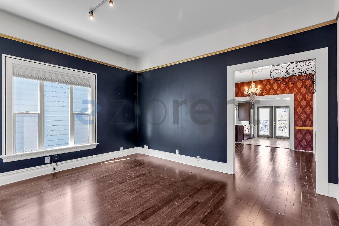 Building Photo - Unit 1005