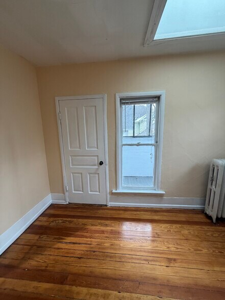 Building Photo - 612 Cherry St