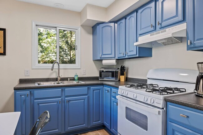 Building Photo - 204 Washington Park Blvd