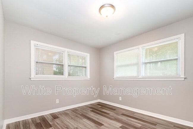Building Photo - 600 Camrose Dr