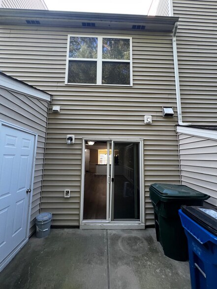 Building Photo - 8526 Quarton Dr
