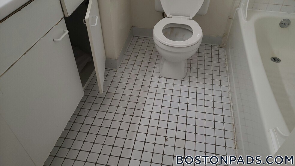 Building Photo - 148 N Beacon St