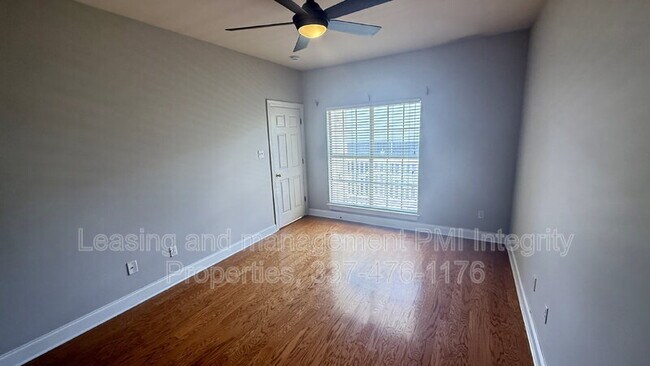 Building Photo - 4625 Burbank Dr