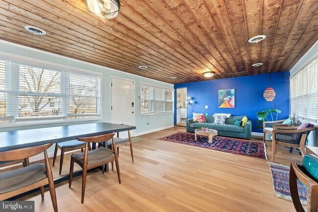 Building Photo - 601 Hanson Ave