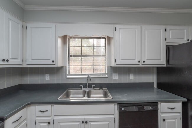Building Photo - Updated 3 BR/2 BA - 10 Minutes From Gate 5 @ Ft. Gordon