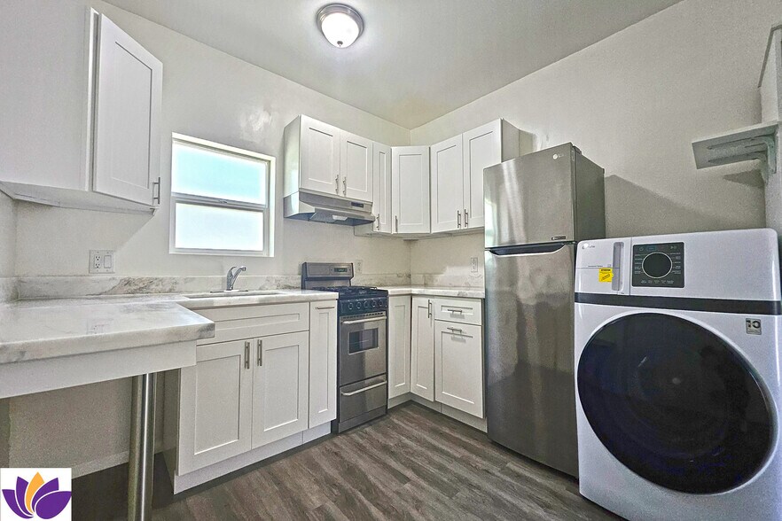 Building Photo - 8454 Zelzah Ave