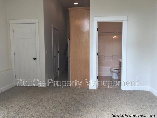 Building Photo - 3340 SW 12th Ave