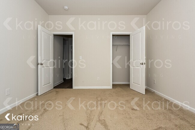 Building Photo - 7000 Pinehurst Way N