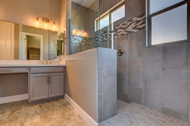 Building Photo - Beautiful large 3x2 home in Granite Dells Estates