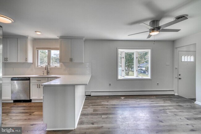 Primary Photo - 2166 Lake Dr