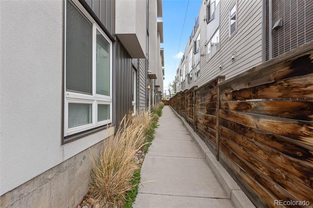 Building Photo - 2725 W 25th Ave