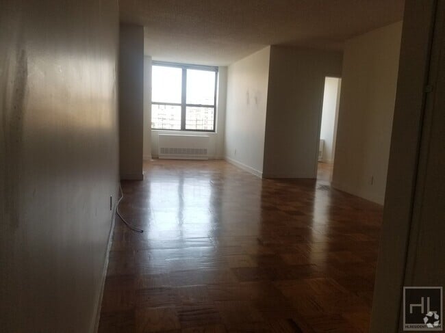 Building Photo - 247 W 87th St