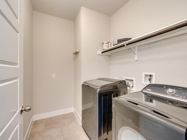 Building Photo - 305 Bridgeford Dr