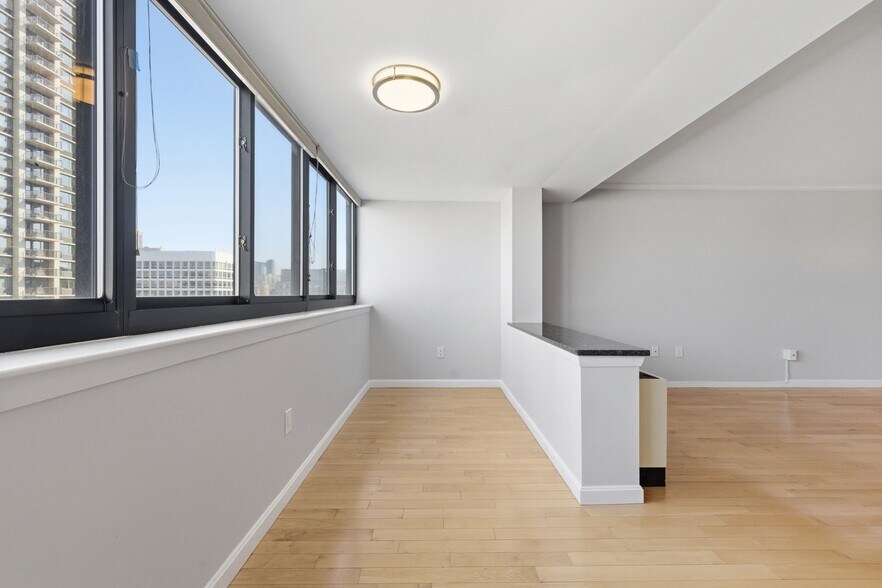Building Photo - 9 Hawthorne Pl