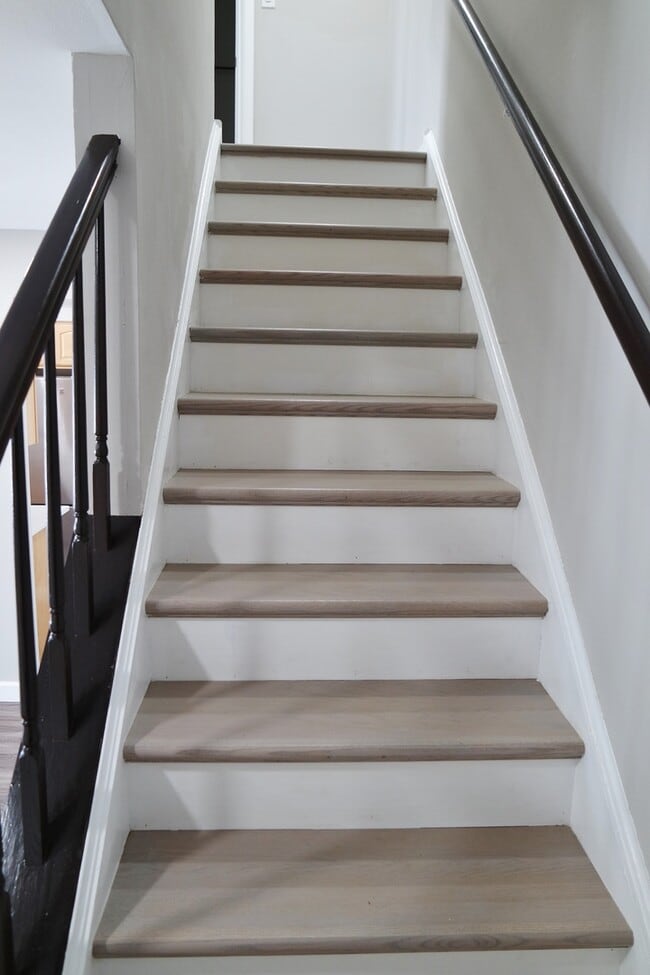 Building Photo - 411 Stevenson Pl