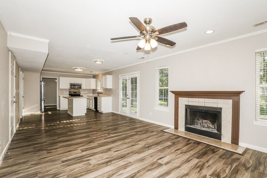 Building Photo - 4604 Welton St