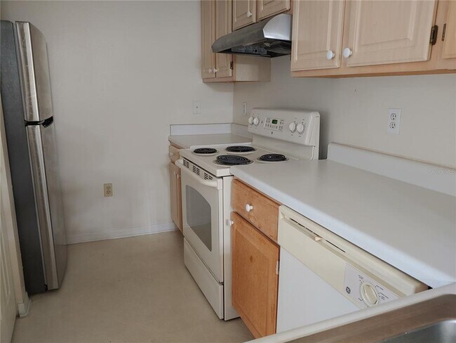 Building Photo - 1949 Summer Club Dr