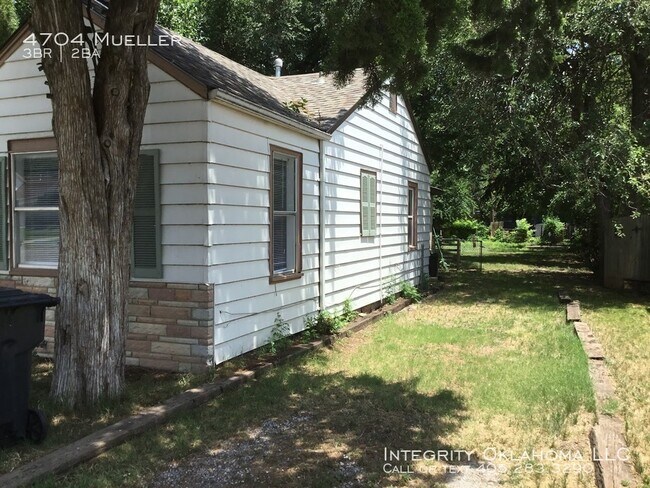 Building Photo - 4704 N Mueller Ave