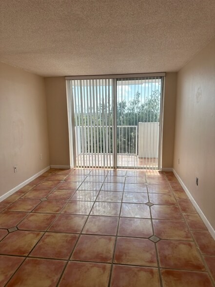 Building Photo - 1300 NE Miami Gardens Dr