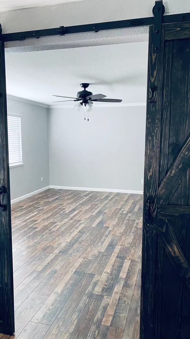 Building Photo - 711 Sandpiper Ln