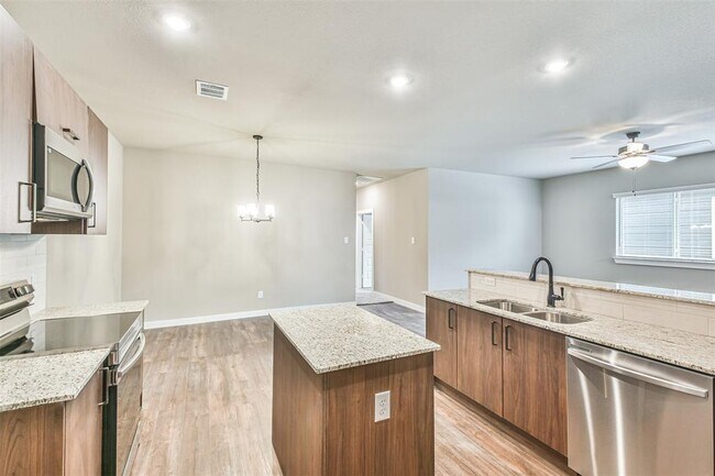 Building Photo - 9708 Grosbeak Ln