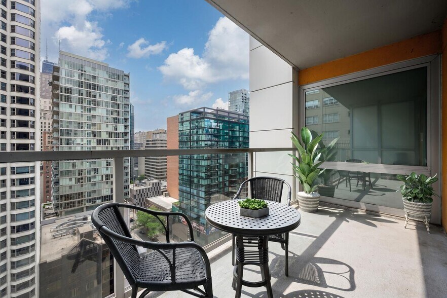 Balcony - 160 E Illinois St