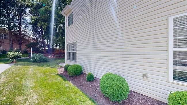 Building Photo - *** READY TO MOVE IN BY FIRST WEEK OF MAY***