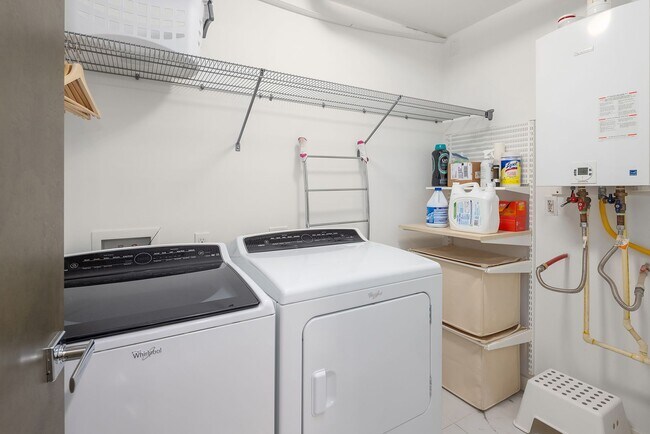 Building Photo - North Beacon Hill Townhome Living!