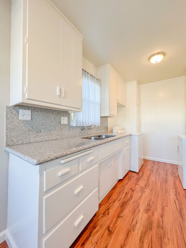 Building Photo - 4640 E 4th St