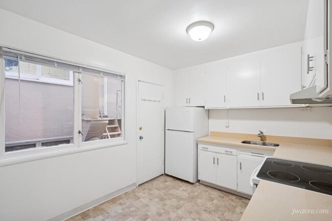 Building Photo - 1930 Franklin St