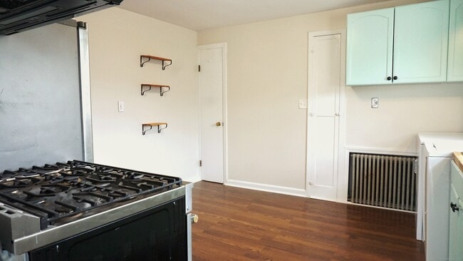 Building Photo - 586 Courtland Ave