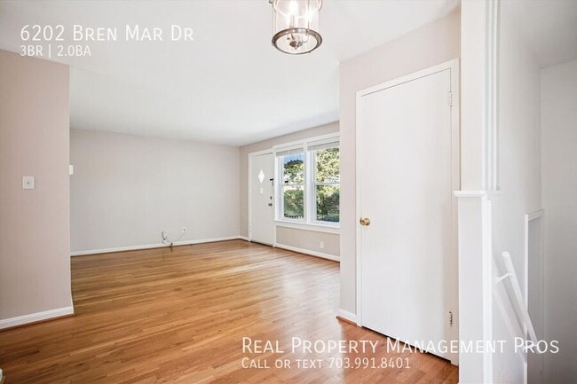 Building Photo - 6202 Bren Mar Dr