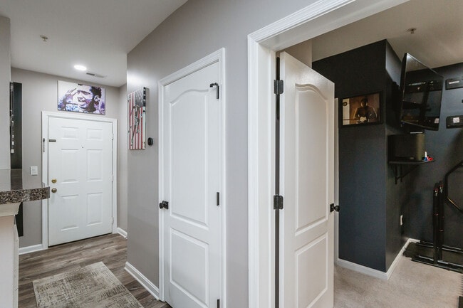 Building Photo - 400 Symphony Cir
