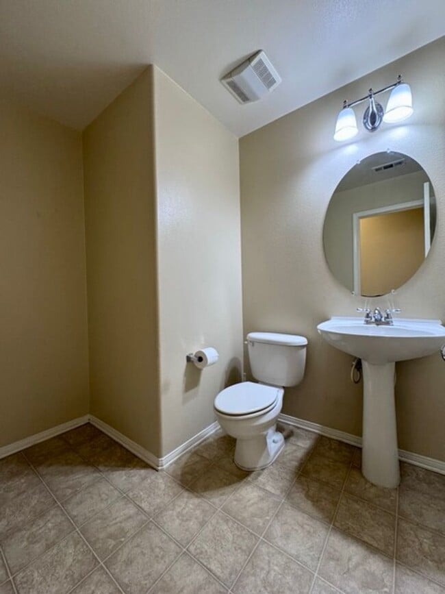 Building Photo - 4 Bedroom Menifee home on Menifee Lakes Go...